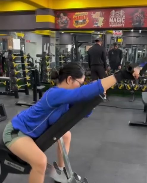 Body Workshop member performing a weight loss training exercise